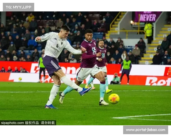 伯恩利2-2曼联，舍什科双响难助弗莱彻迎首胜